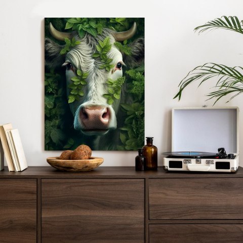 Plakat Krowa Wyłaniająca Się Z Liści