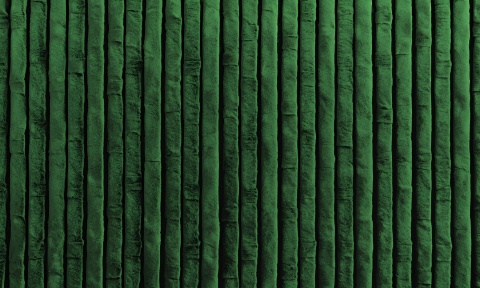 Luksusowa fototapeta 3D lamele aksamitne w kolorze butelkowej zieleni Forest Green, realistyczny efekt miękkiego velvetu na ścianie.